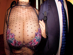 乳首びんびんどすけべスナックママ 色気がヤバすぎるグラマラス爆乳痴女　サンプル画像05